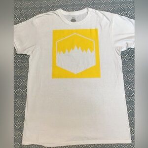 NWT BsunE white & yellow, snow covered trees Mens M Vneck cotton